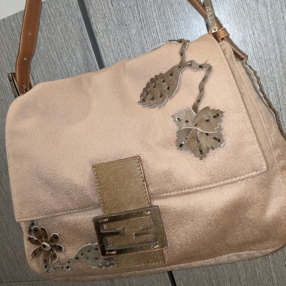 ๐Rare FENDI Beaded Cashmere Wool Hobo Bag๐ - Picture 8 of 14